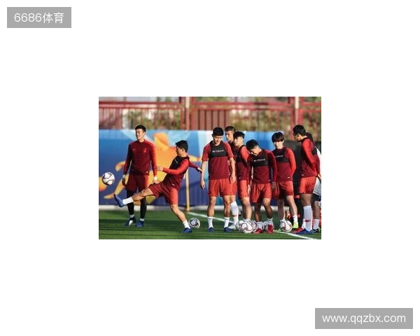 日本队全员集合备战麒麟挑战杯，前田大然“泡面头”抢眼