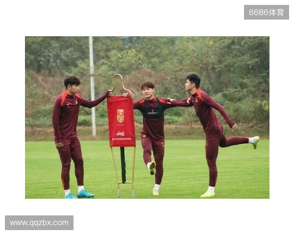 邵佳一探班U22国足重逢老友 9人归来鲁沪新星伤退 邵佳一探班U22国足重逢老友 9人归来鲁沪新星伤退